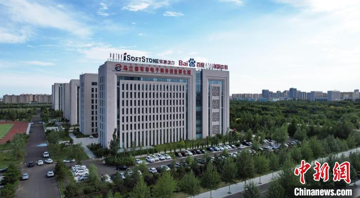 重庆时时彩：探访“草原云谷”乌兰察布：大“数”底下勤耕“云”