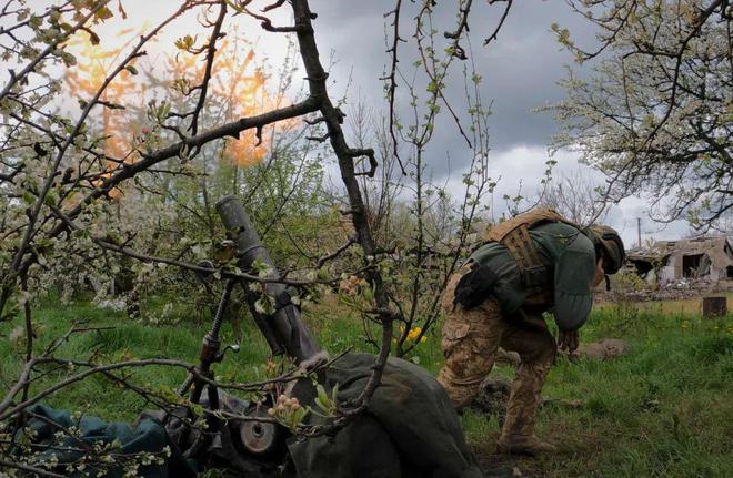 富联平台官方：英国评论员：泽连斯基过晚下达撤离乌格列达尔命令