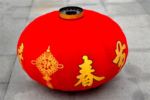 富联平台：刘德华又到各大超市上班了：春节神曲《恭喜发财》陆续响起